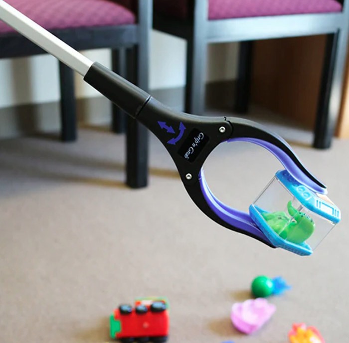 Ettore 50-Inch Grip’n Grab Reach Tool 1 Ettore Gripn Grab in use Ettore 50-Inch Grip’n Grab Reach Tool