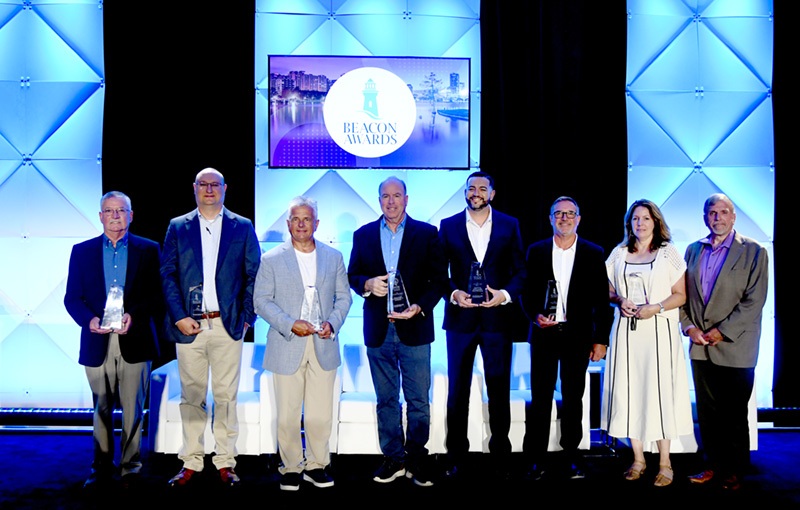 Attendees at the 2026 Independent Home Improvement Conference will network in Orlando during the Beacon Awards.